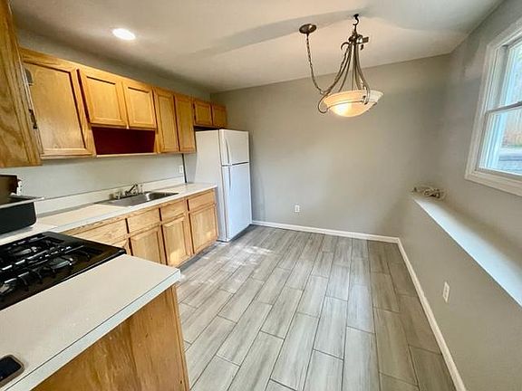 4th image of 87 Excelsior Ave Floor 1