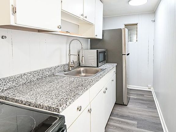 5th image of 2625 Robertson Ave APT 5