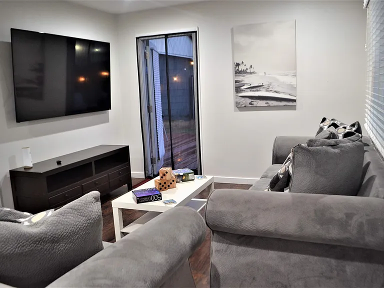 1410 Grove Ave — Photo 7