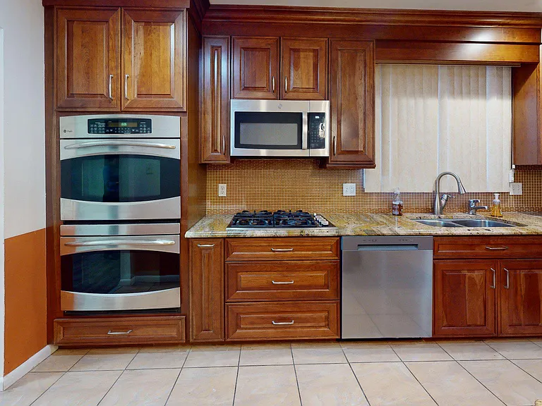 669 N Henderson Rd — Photo 65