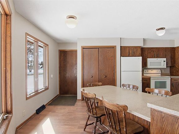 4th image of 721 Myra Street