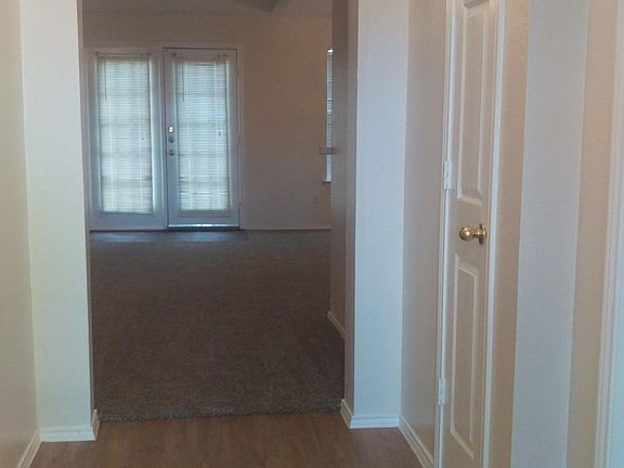 2nd image of 204 Wedgewood Ln
