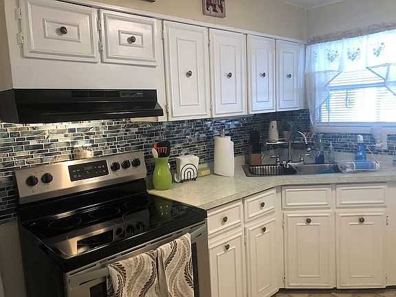 2nd image of 5633 Pineland Ave