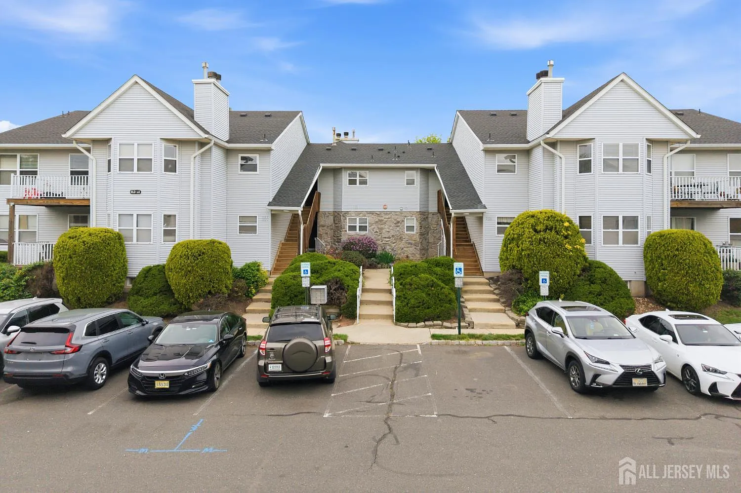 1 bed, 1.5 bath, 866 sqft, $2,000 — Photo 2