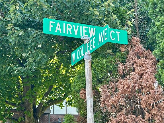 3rd image of 132 Fairview Ct