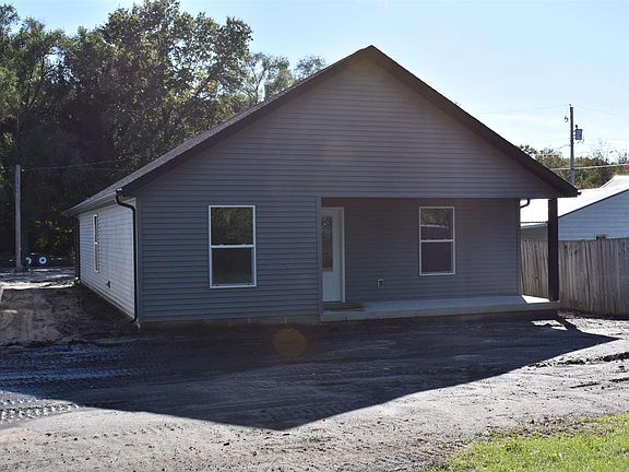 3rd image of 622 W Brown Ave