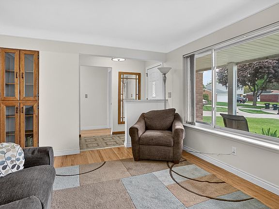 5th image of 42159 Mac Rae Dr