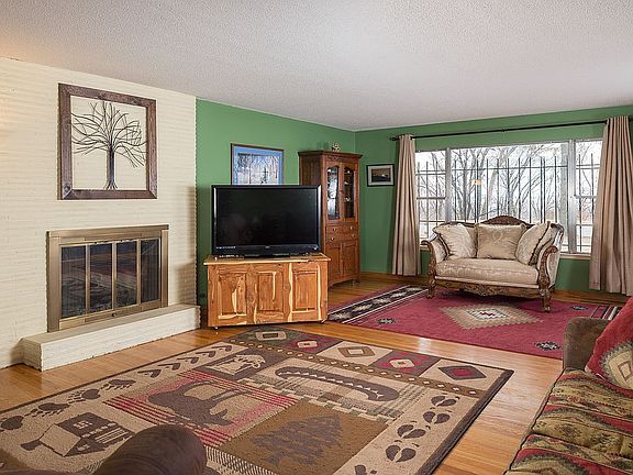 3rd image of 3915 Gladstone Blvd