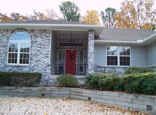 10 Country Club Dr, Holiday Island, AR 72631