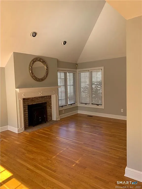 1 bed, 1.5 bath, 1285 sqft, $5,300 — Photo 2