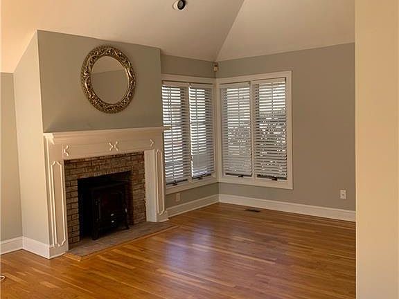 2nd image of 20 Darien Close