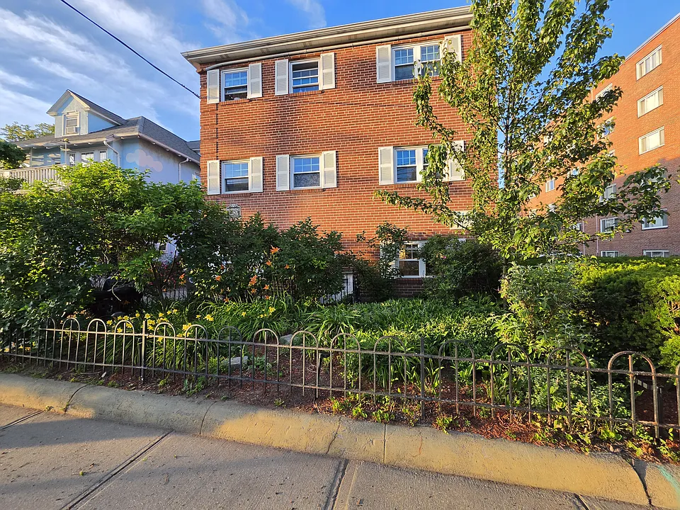 219 Massachusetts Ave #4