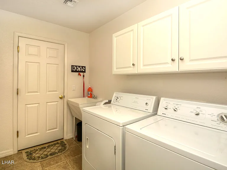 3400 Buckboard Dr — Photo 16