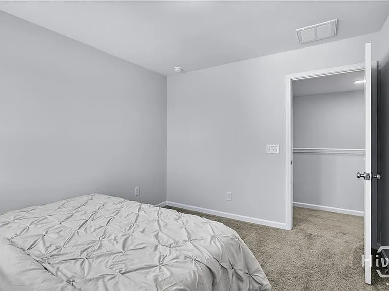 124 Jennie Dr — Photo 17