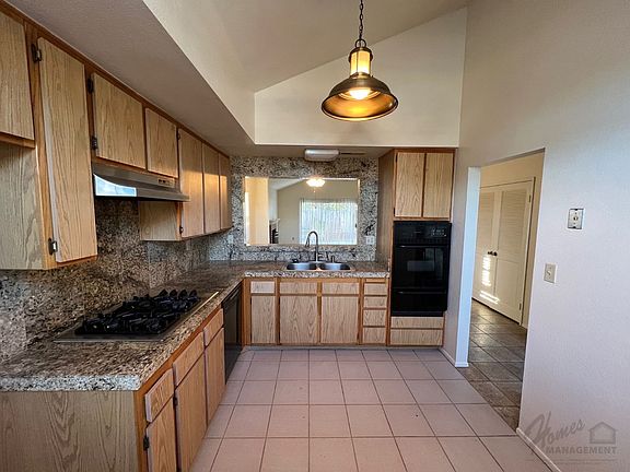 2nd image of 913 Glenwood Way