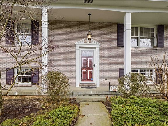 3rd image of 100 Hermitage Cir