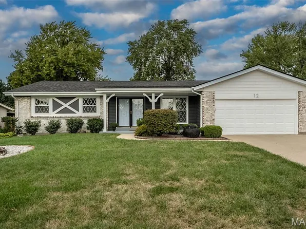 12 Oakridge West Dr, Saint Peters, MO 63376
