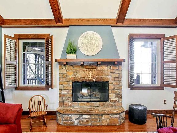 3rd image of 627 N Somerset Ct