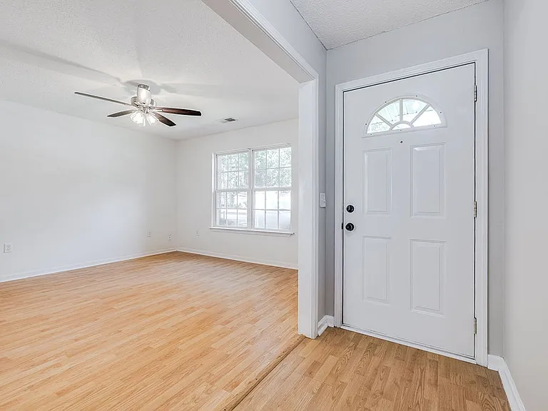 446 Shadowbrook Cir — Photo 5