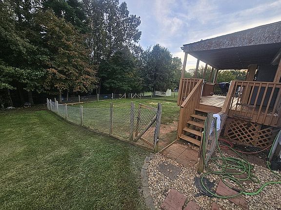 3rd image of 75 Whispering Breeze Dr