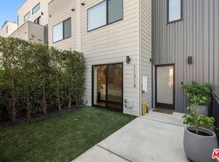 11318 Victory Blvd, North Hollywood, CA 91606