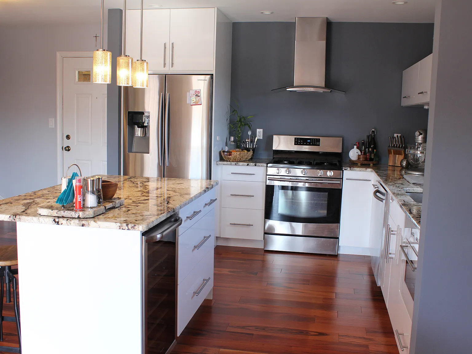 2 bed, 1400 sqft, $3,300 — Photo 2