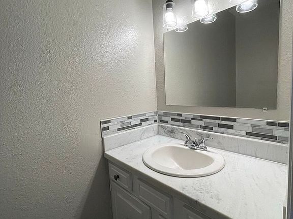 5th image of 2700 N 16th St APT 34