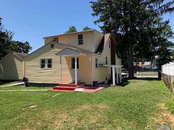 3rd image of 26 Pineview Blvd