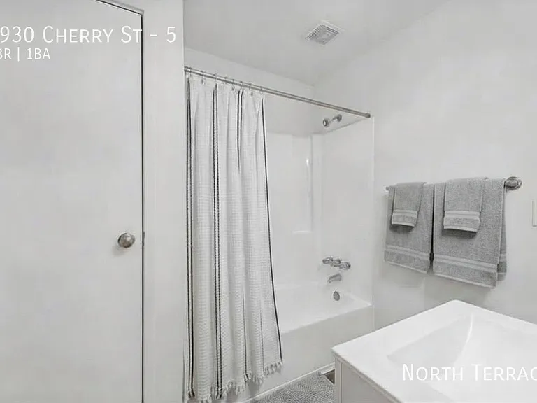 Cherry Street Apartments — Photo 23