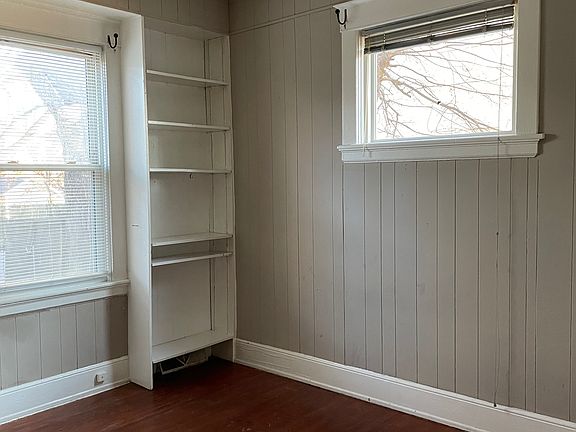 4th image of 2909 Griffin Ave