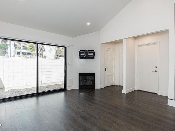 4th image of 596 W Huntington Dr Unit A