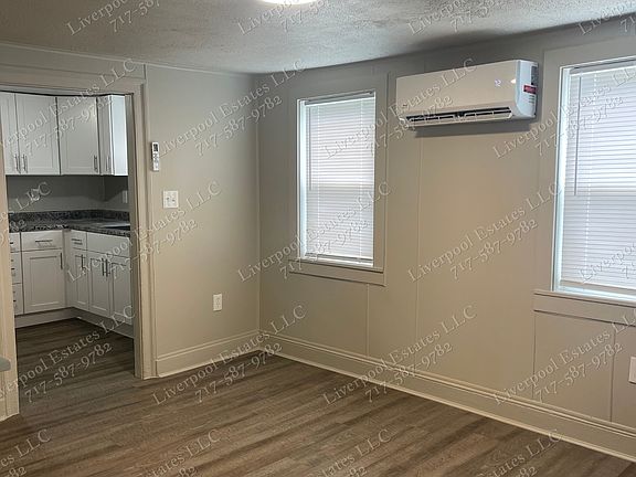 4th image of 409 S Market St #C