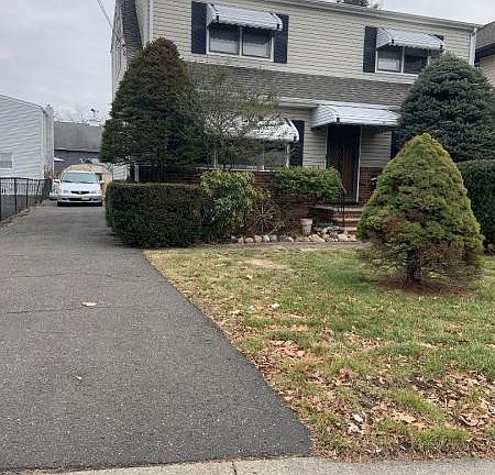2nd image of 215 Lafayette Ave