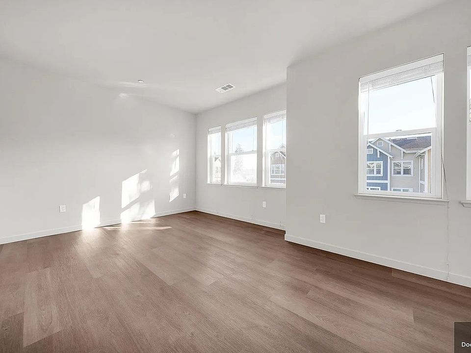 master bedroom 1 in 3rd floor