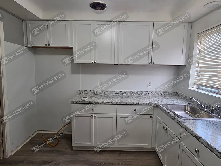 12217 Plainview Ave — Photo 17