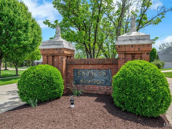 17643 Ailanthus Dr, Chesterfield, MO 63005