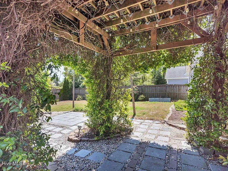 8530 Jadewood Dr — Photo 31