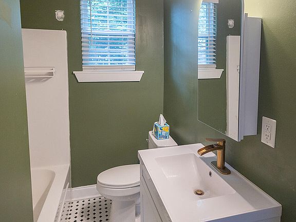 5th image of 1720 Oak Drive