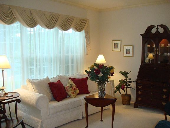 3rd image of 455 Carpenters Cove Ln