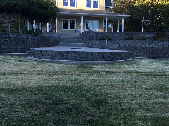3rd image of 10919 Chaucer Ln SE