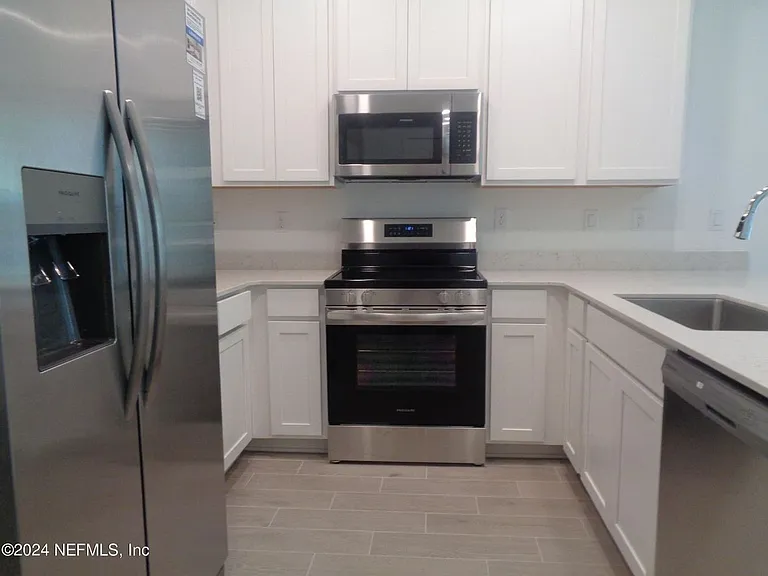 4322 Leeward Breeze Loop — Photo 2