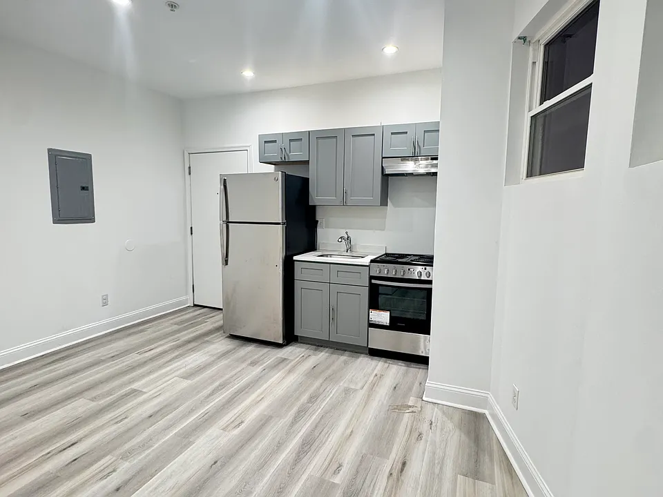 3857 N Broad St #3