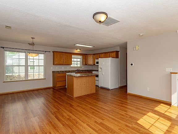 5th image of 4442 152nd St