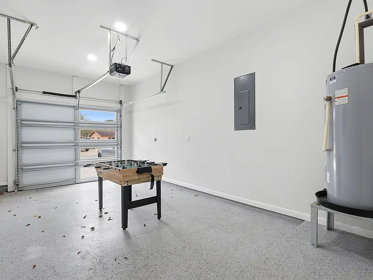 1809 Pease St — Photo 15
