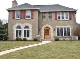 3067 N Lake Dr, Milwaukee, WI 53211