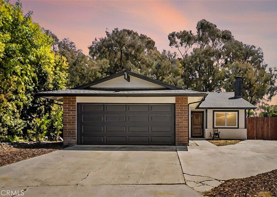 1st image of 332 Cadillac Cir
