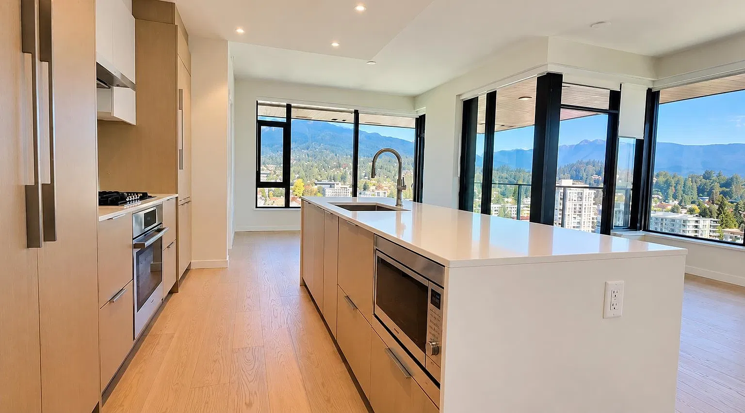 2 bed, 960 sqft, $4,200 — Photo 2