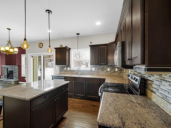 4th image of 8 W Shakespeare Dr