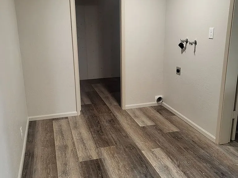 1688 NE Lynda Ln — Photo 27
