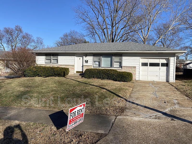 1st image of 1690 Clover Ln